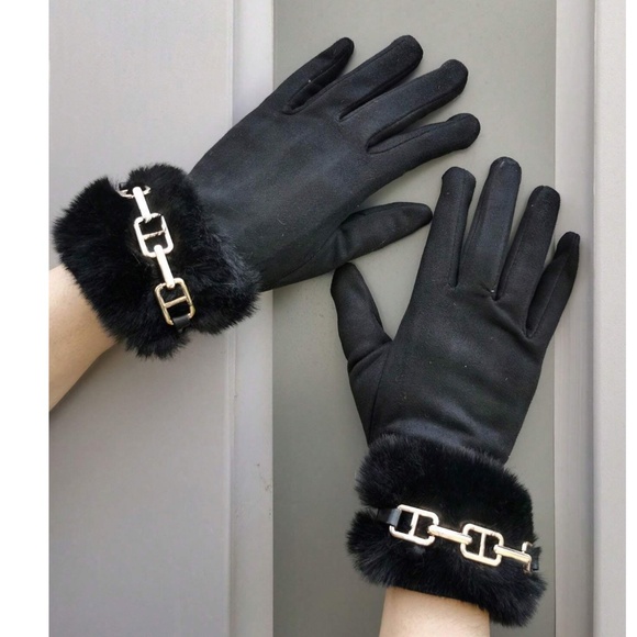 Luxe Vegan Fur Chain Decor Touchscreen Compatible Gloves - Picture 1 of 7